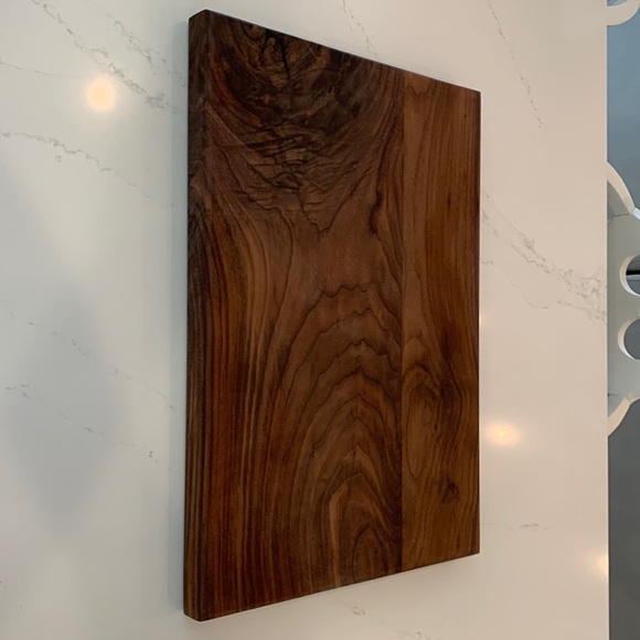 Walnut cutting board24”x16”1”5/8 thick